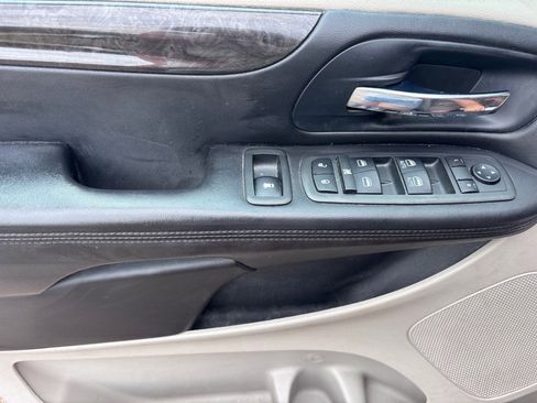 Used 2012 Dodge Grand Caravan Crew w/ Crew Value Pkg FWD image 12