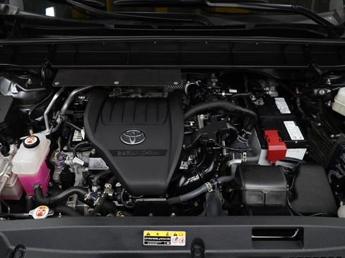 Used 2023 Toyota Highlander XLE AWD/4WD image 33