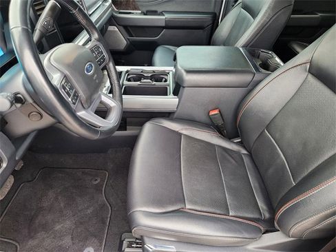 Used 2023 Ford F250 Lariat w/ Black Appearance Package image 9