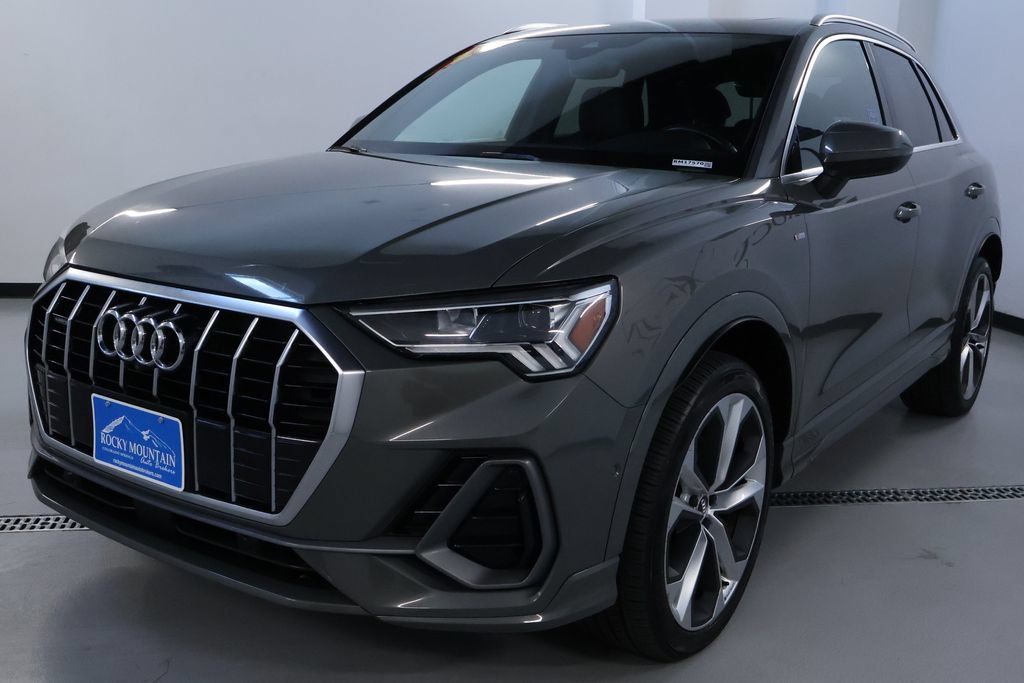 Used 2020 Audi Q3 2.0T Prestige w/ Prestige Package AWD/4WD image 3