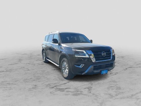 Used 2021 Nissan Armada SV image 2