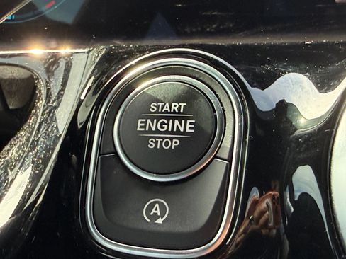 Used 2021 Mercedes-Benz GLA 250 4MATIC w/ Premium Package image 23