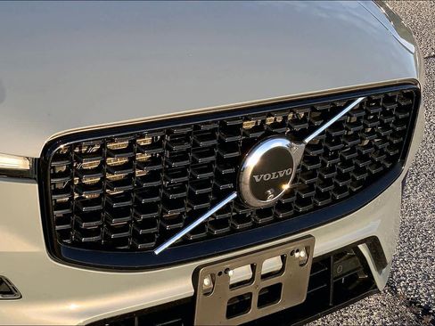 Used 2024 Volvo XC60 B5 Plus image 29