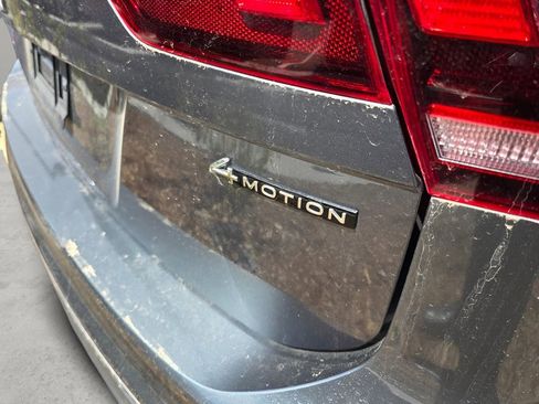 Used 2022 Volkswagen Tiguan SE w/ Panoramic Sunroof Package AWD/4WD image 30