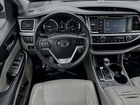 Certified 2016 Toyota Highlander Limited image 17