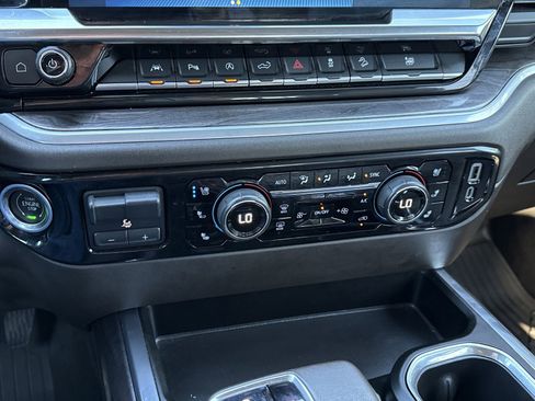 Used 2022 Chevrolet Silverado 1500 LTZ AWD/4WD image 27
