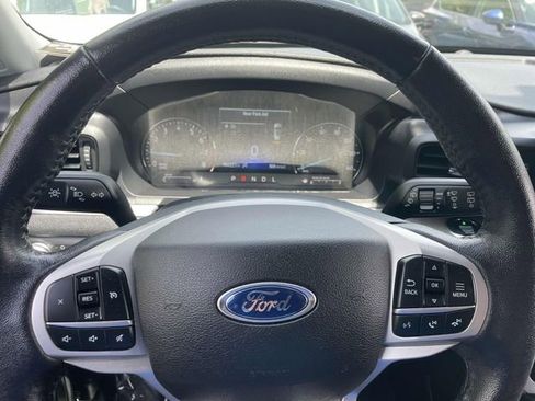 Used 2021 Ford Explorer XLT image 23