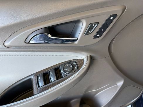 Used 2019 Chevrolet Malibu Premier w/ Sun and Wheel Package image 12