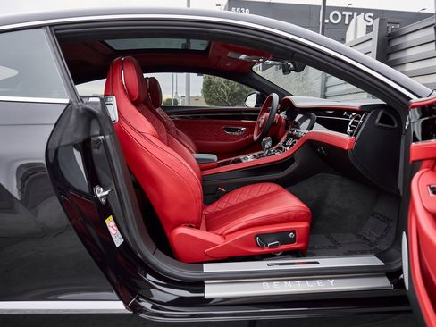 Used 2022 Bentley Continental GT image 24