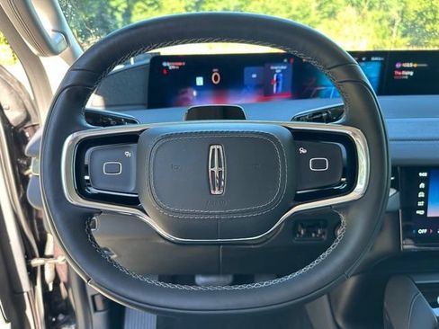 New 2025 Lincoln Navigator Reserve AWD/4WD image 8