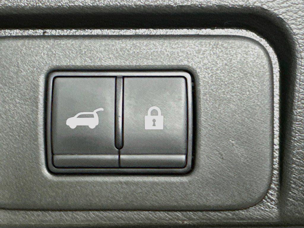 Used 2025 Nissan Rogue SV FWD image 33