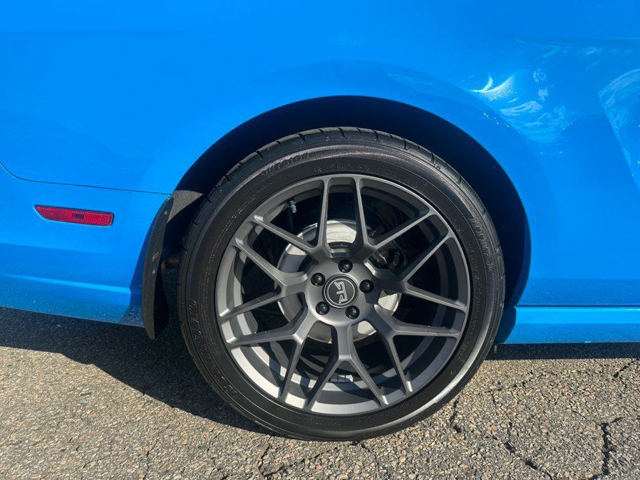 Used 2013 Ford Mustang GT Premium w/ Security Pkg RWD image 22