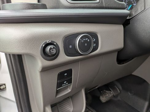 Used 2023 Ford Transit 350 XLT image 21