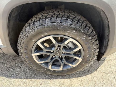 Certified 2025 Chevrolet Equinox ACTIV w/ Safety and Technology Package FWD image 14