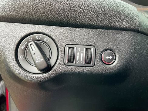 Used 2020 Dodge Challenger SXT w/ Blacktop Package image 10