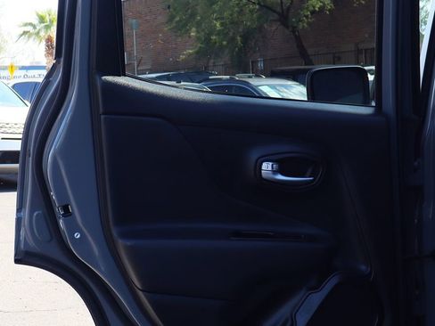 Used 2022 Jeep Renegade Latitude w/ Convenience Group image 30