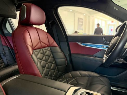 Used 2024 BMW 740i w/ Premium Package 2 RWD image 22