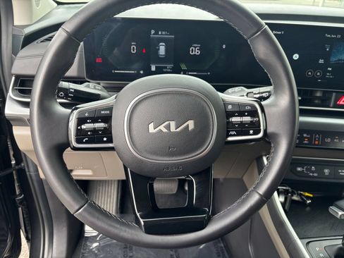 Used 2026 Kia Carnival FWD image 30