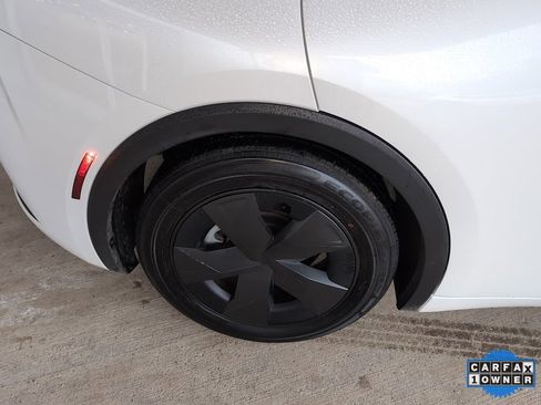 Used 2025 Toyota Prius LE image 4