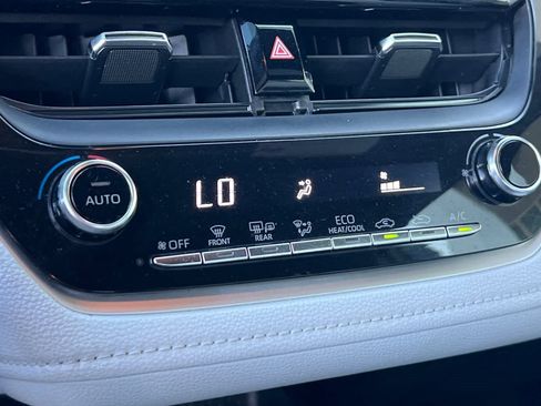 Used 2019 Toyota Corolla SE image 19