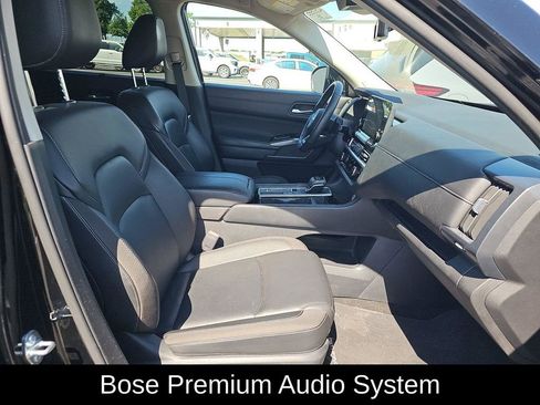 Used 2025 Nissan Pathfinder SL w/ SL Premium Package FWD image 8