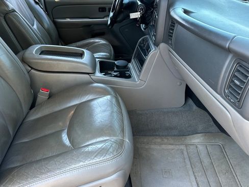 Used 2004 Chevrolet Tahoe LT w/ LT Preferred Equipment Group AWD/4WD image 15
