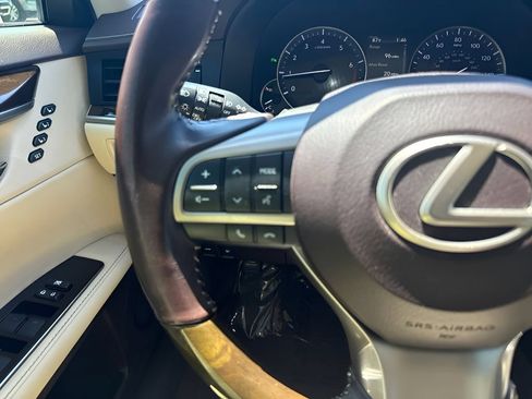 Used 2016 Lexus ES 350 w/ Luxury Package w/Wood Trim FWD image 15