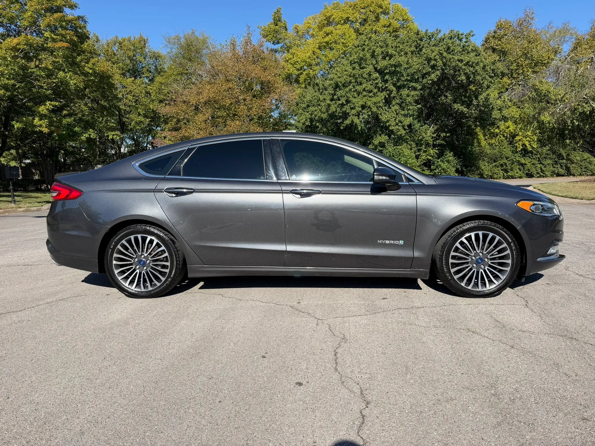 Used 2017 Ford Fusion Titanium FWD image 4