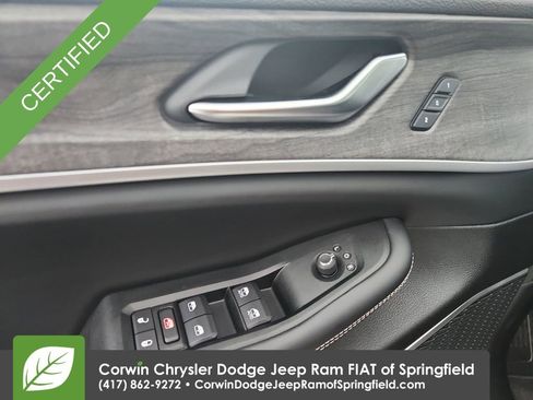 Used 2023 Jeep Grand Cherokee Limited w/ Black Appearance Package AWD/4WD image 20