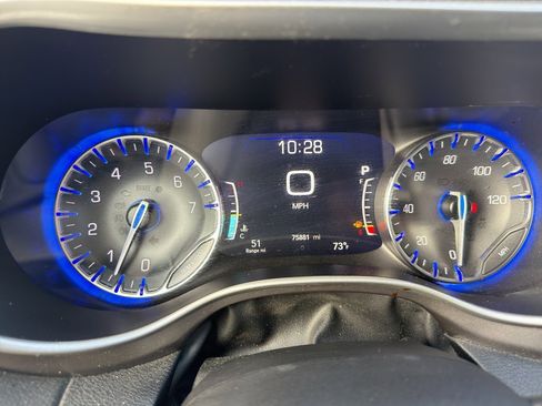 Used 2023 Chrysler Pacifica Touring-L image 27