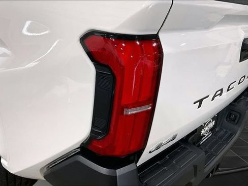 Used 2025 Toyota Tacoma SR w/ SR Upgrade Package AWD/4WD image 31