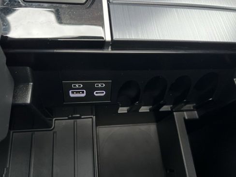 Used 2025 Toyota Tundra Platinum image 31