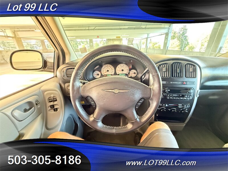 Used 2006 Chrysler Town & Country Touring w/ Trailer Tow Prep Group FWD image 39