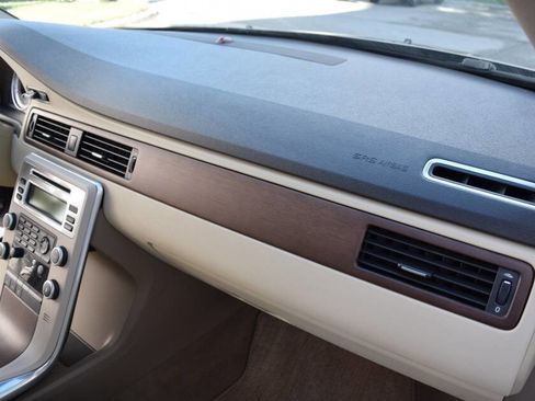 Used 2011 Volvo XC70 3.2 w/ Premium Pkg image 53