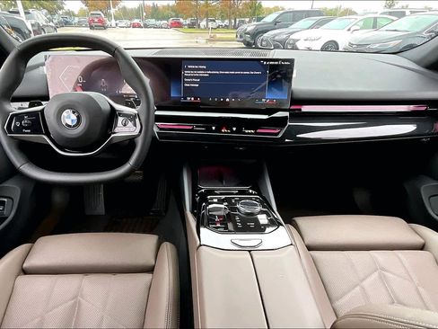 Used 2024 BMW 530i 530i w/ Convenience Package image 12