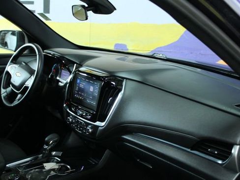 Used 2023 Chevrolet Traverse LT image 12