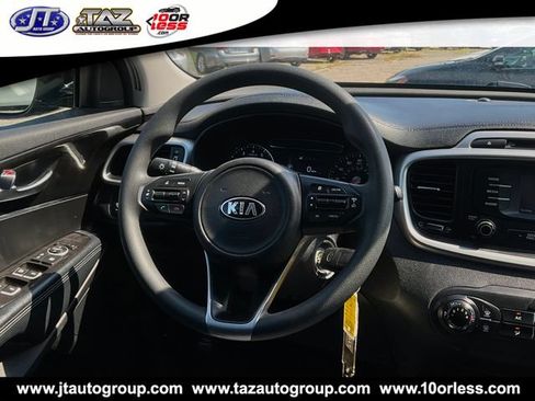 Used 2017 Kia Sorento FWD image 17