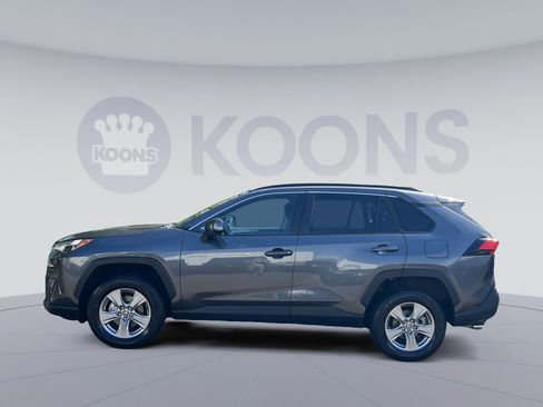 Used 2025 Toyota RAV4 XLE AWD/4WD image 2