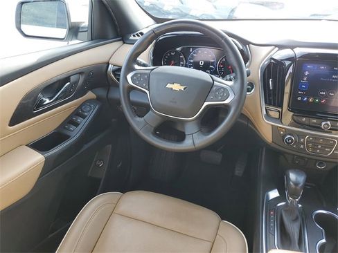 Used 2022 Chevrolet Traverse Premier image 10