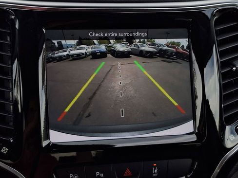 Used 2021 Jeep Cherokee Limited image 21