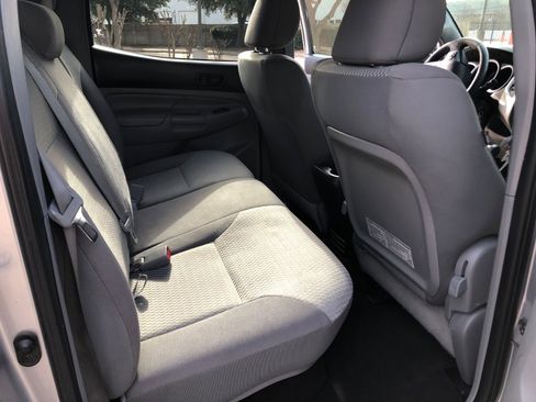 Used 2015 Toyota Tacoma PreRunner image 21