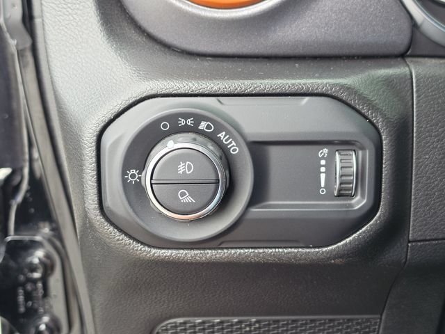 Used 2023 Jeep Gladiator Mojave w/ LED Lighting Group AWD/4WD image 33