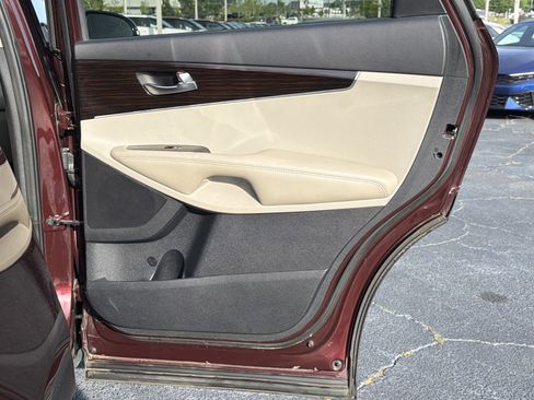 Used 2019 Kia Sorento FWD V6 image 14