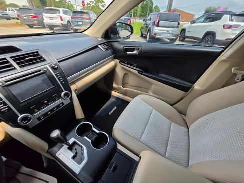 Used 2012 Toyota Camry LE FWD image 26