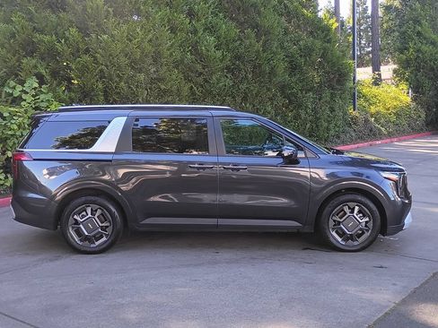 Certified 2025 Kia Carnival EX FWD image 3