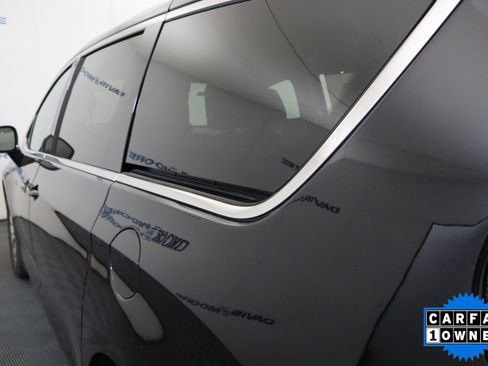 Used 2025 Chrysler Pacifica Select FWD image 11