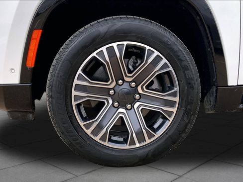 Used 2024 Jeep Wagoneer Series II w/ Flexible Seating Group RWD image 11