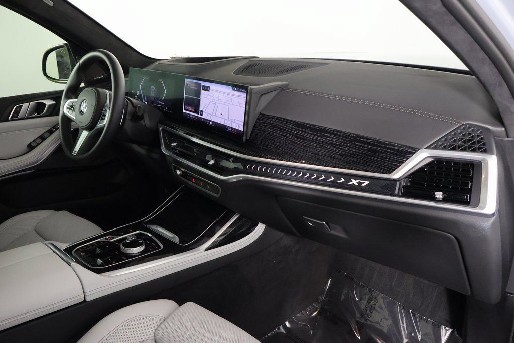 Used 2024 BMW X7 xDrive40i w/ Executive Package AWD/4WD image 9