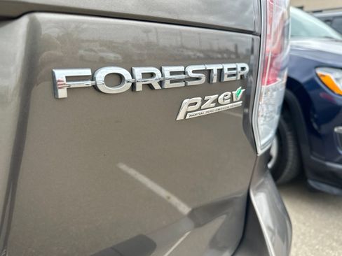 Used 2017 Subaru Forester 2.5i Touring AWD/4WD image 5
