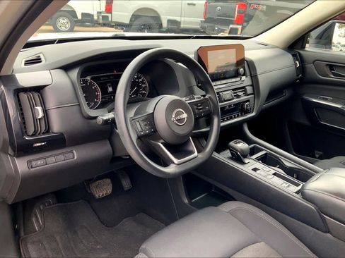 Used 2023 Nissan Pathfinder S FWD image 17